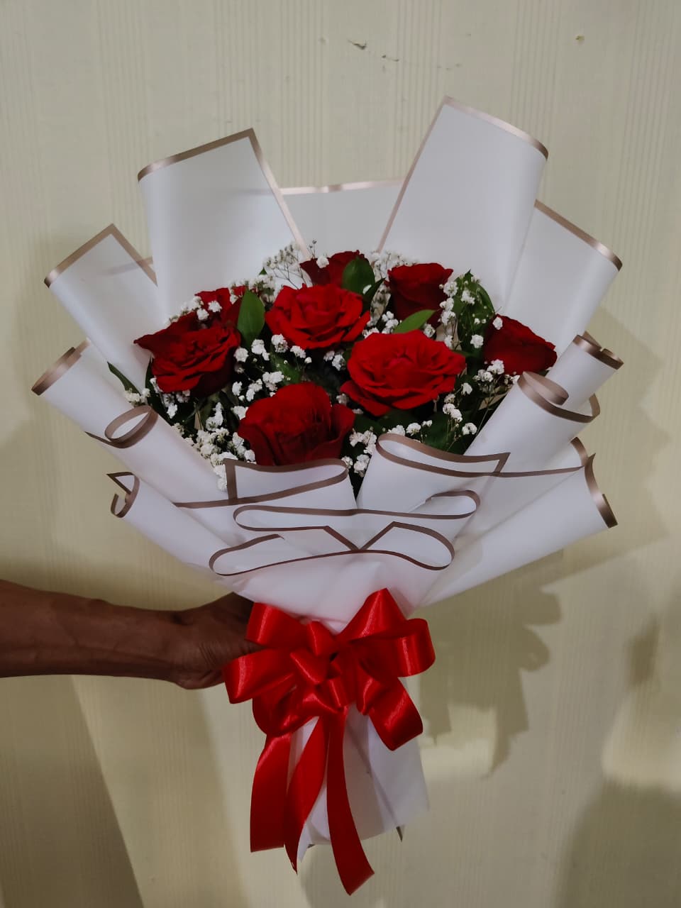 red-rose-baby-breath-daun-ruskus